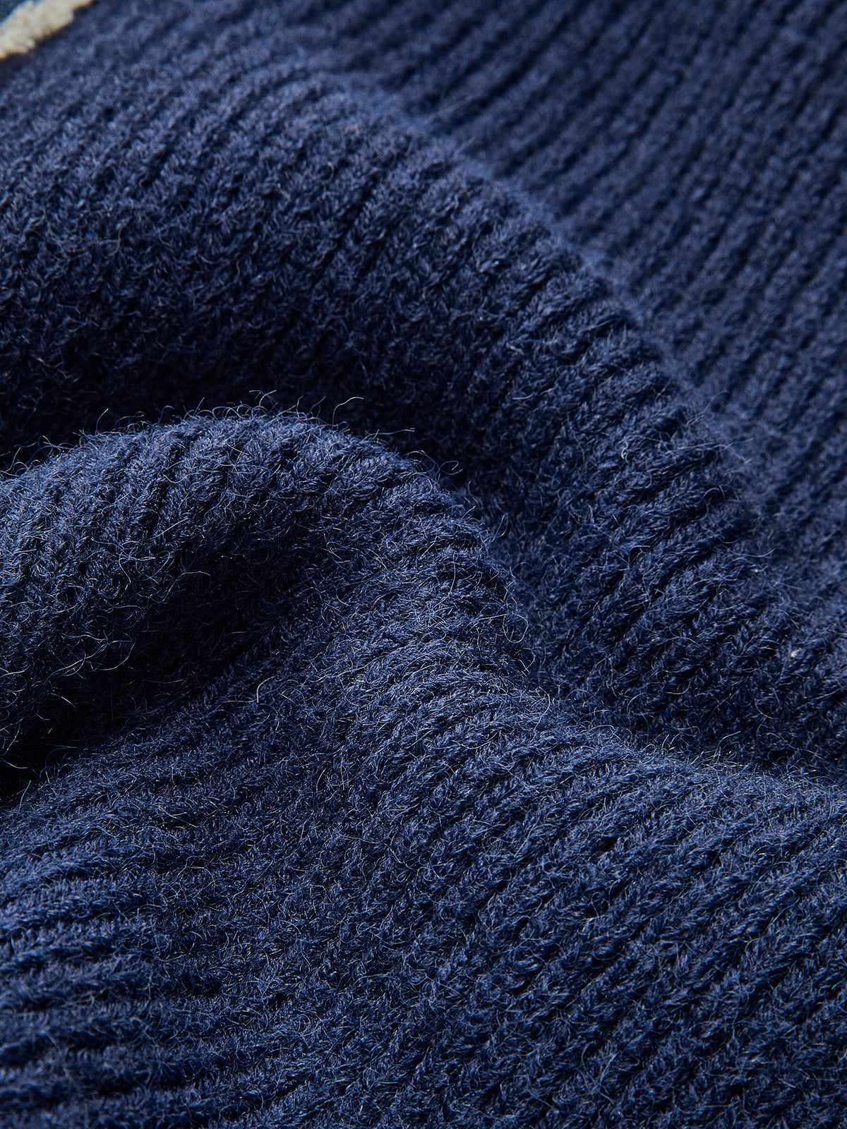 Panel Göğüslü Esnek Yaka Örgü Üst