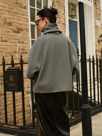 Göğüslü Yün Palto ve Eşleşen Püsküllü Atkı