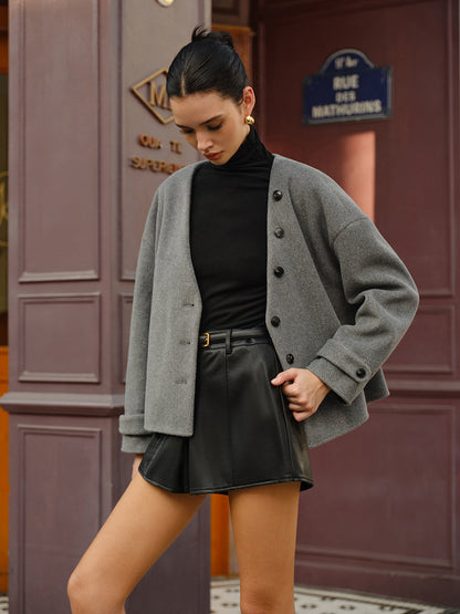 Göğüslü Yün Palto ve Eşleşen Püsküllü Atkı