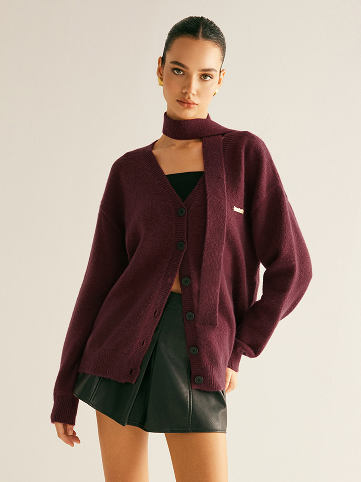 V Yaka Düğmeli Örgü Dış Giyim ve Eşarp