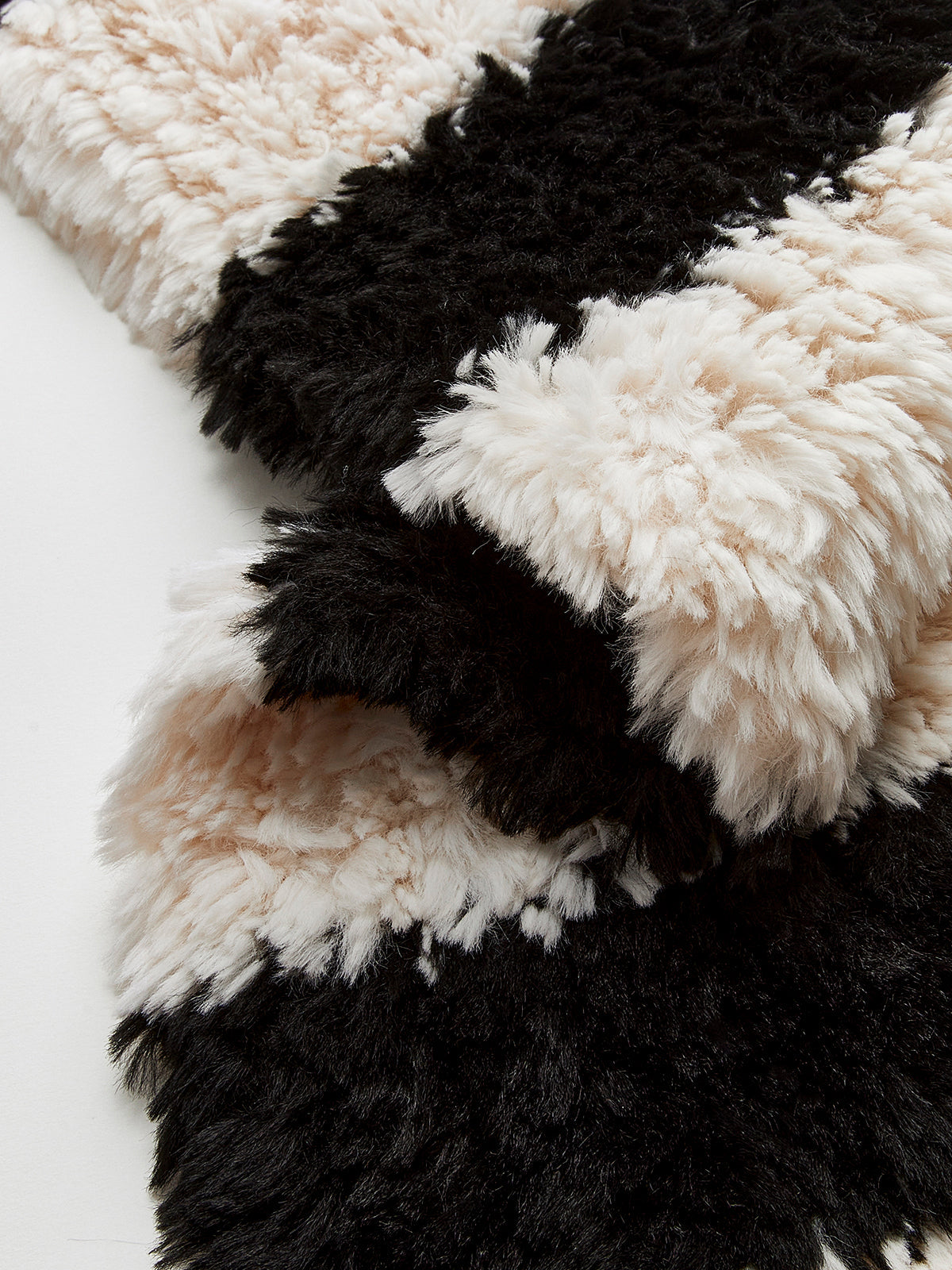 İki Renkli Tüylü Atkı