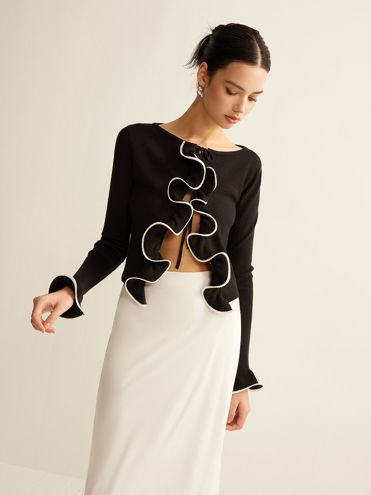 Kontrast Volanlı İnce Hırka