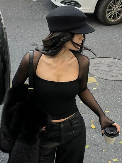 Kare Yaka Şeffaf Panelli Kırpılmış Tişört