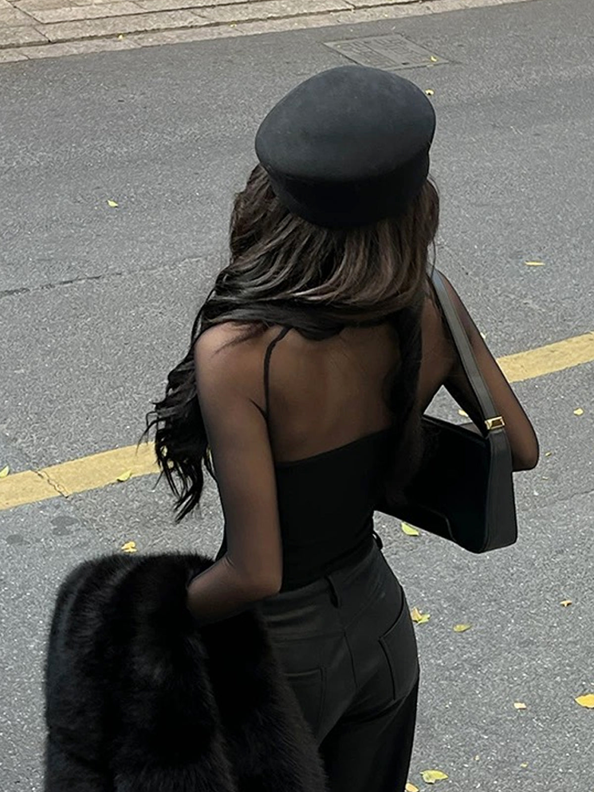 Kare Yaka Şeffaf Panelli Kırpılmış Tişört