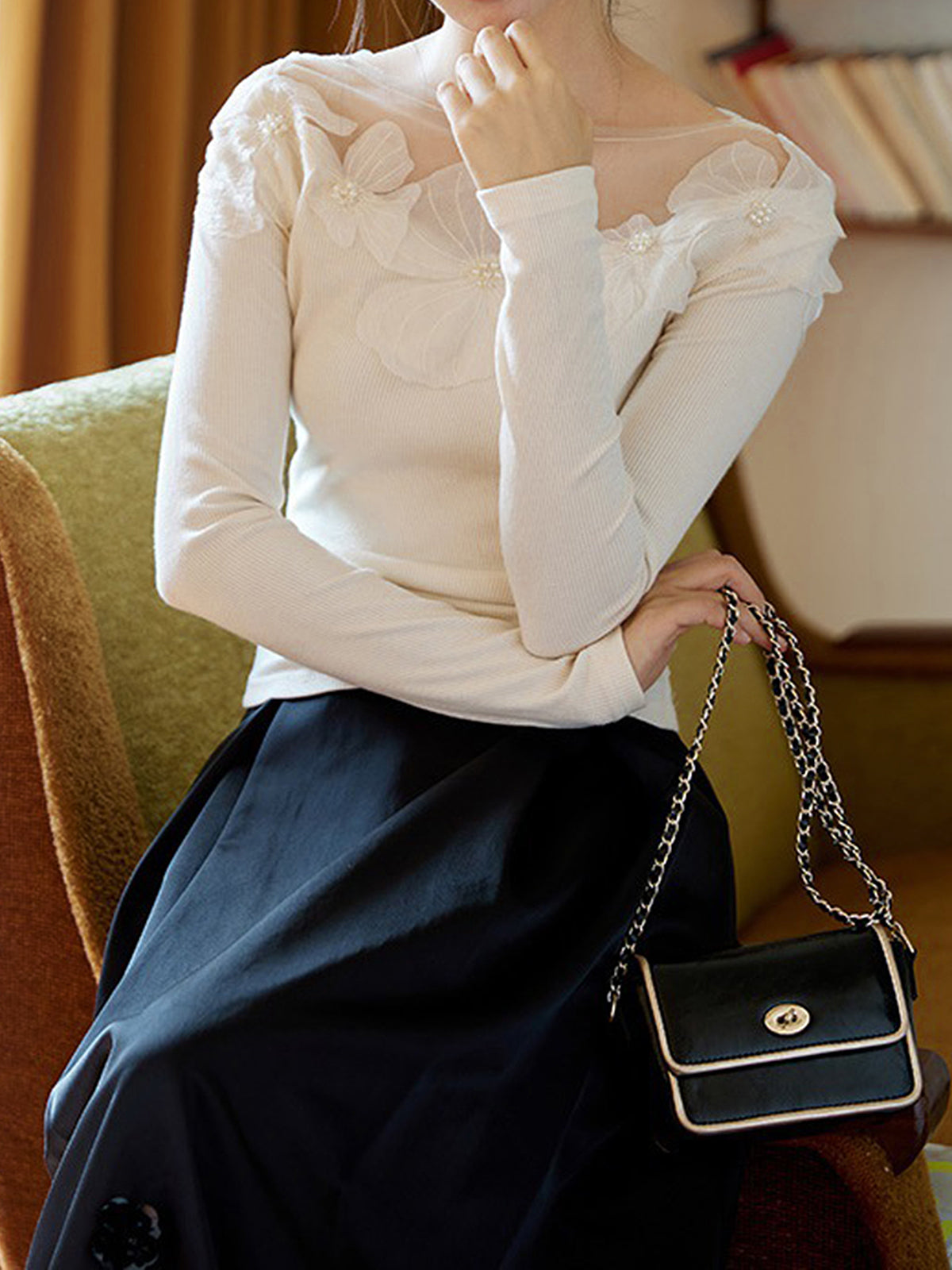 Çiçek Desenli Ribanalı Slim Tişört