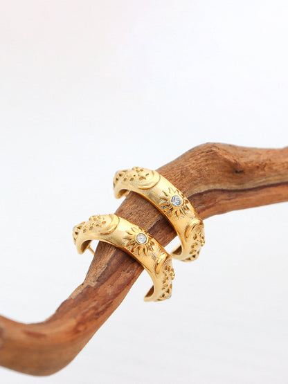 Kabartmalı Desenli Zirkonyum Halka Küpeler