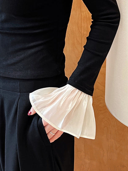 V Yaka Kontrast Volanlı Manşet Tişört