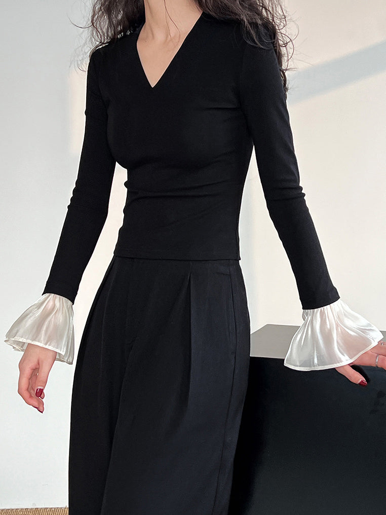 V Yaka Kontrast Volanlı Manşet Tişört