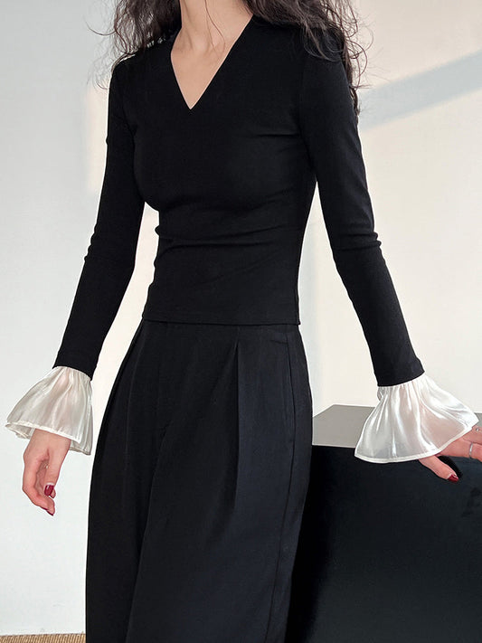 V Yaka Kontrast Volanlı Manşet Tişört