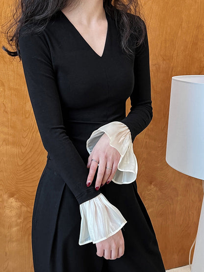 V Yaka Kontrast Volanlı Manşet Tişört