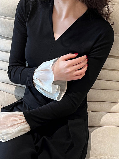 V Yaka Kontrast Volanlı Manşet Tişört