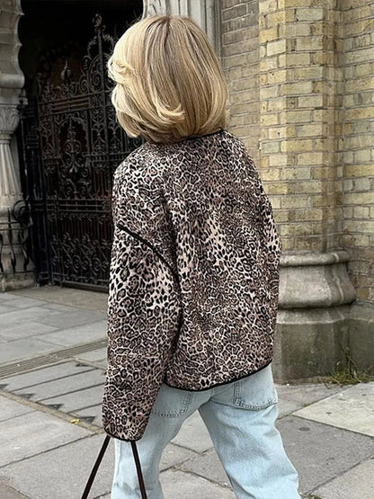 Kontrast Kenarlı Leopar Desenli Kışlık Mont
