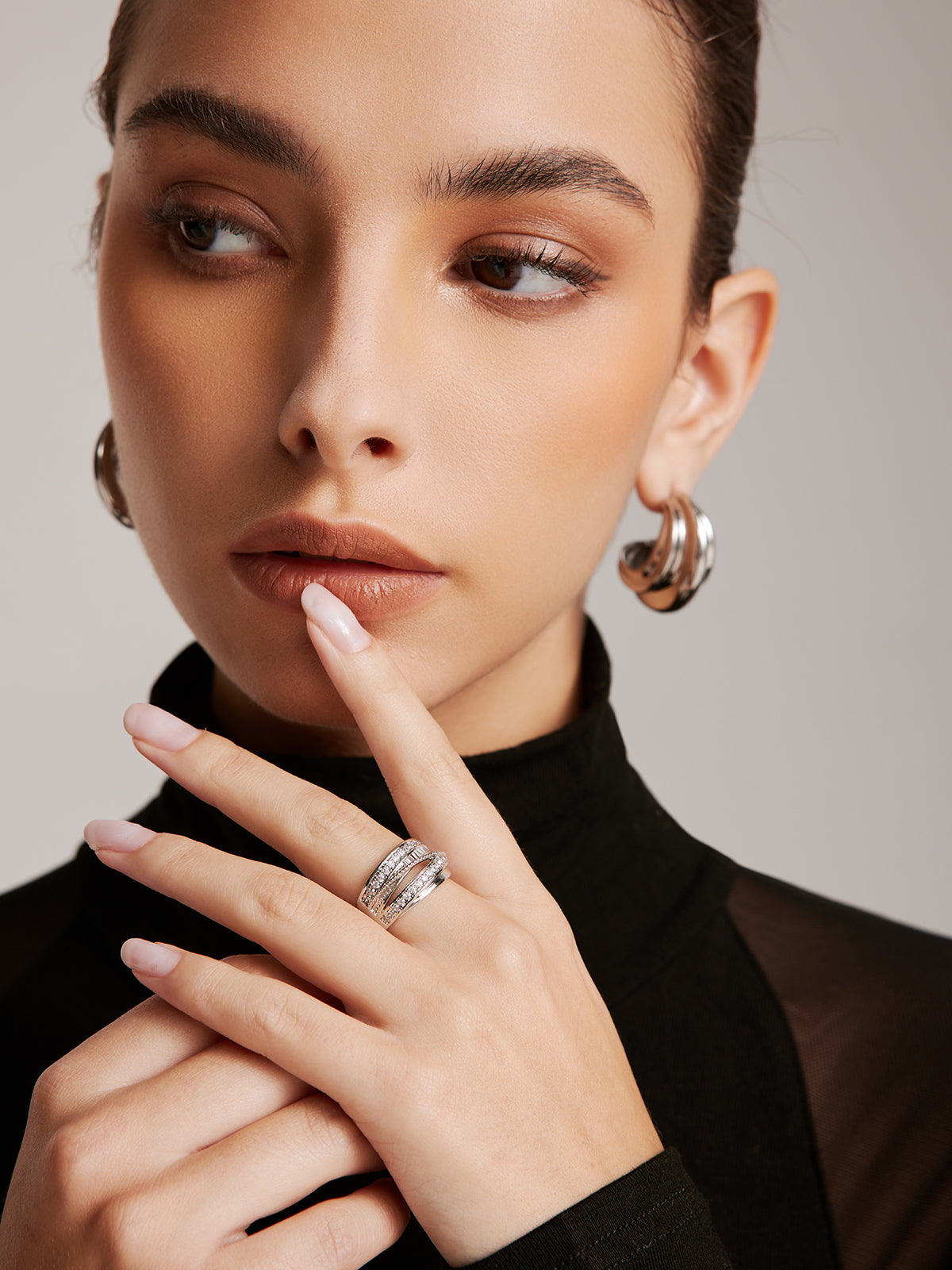 Zarif Çok Katmanlı Zirkonyum Yüzük