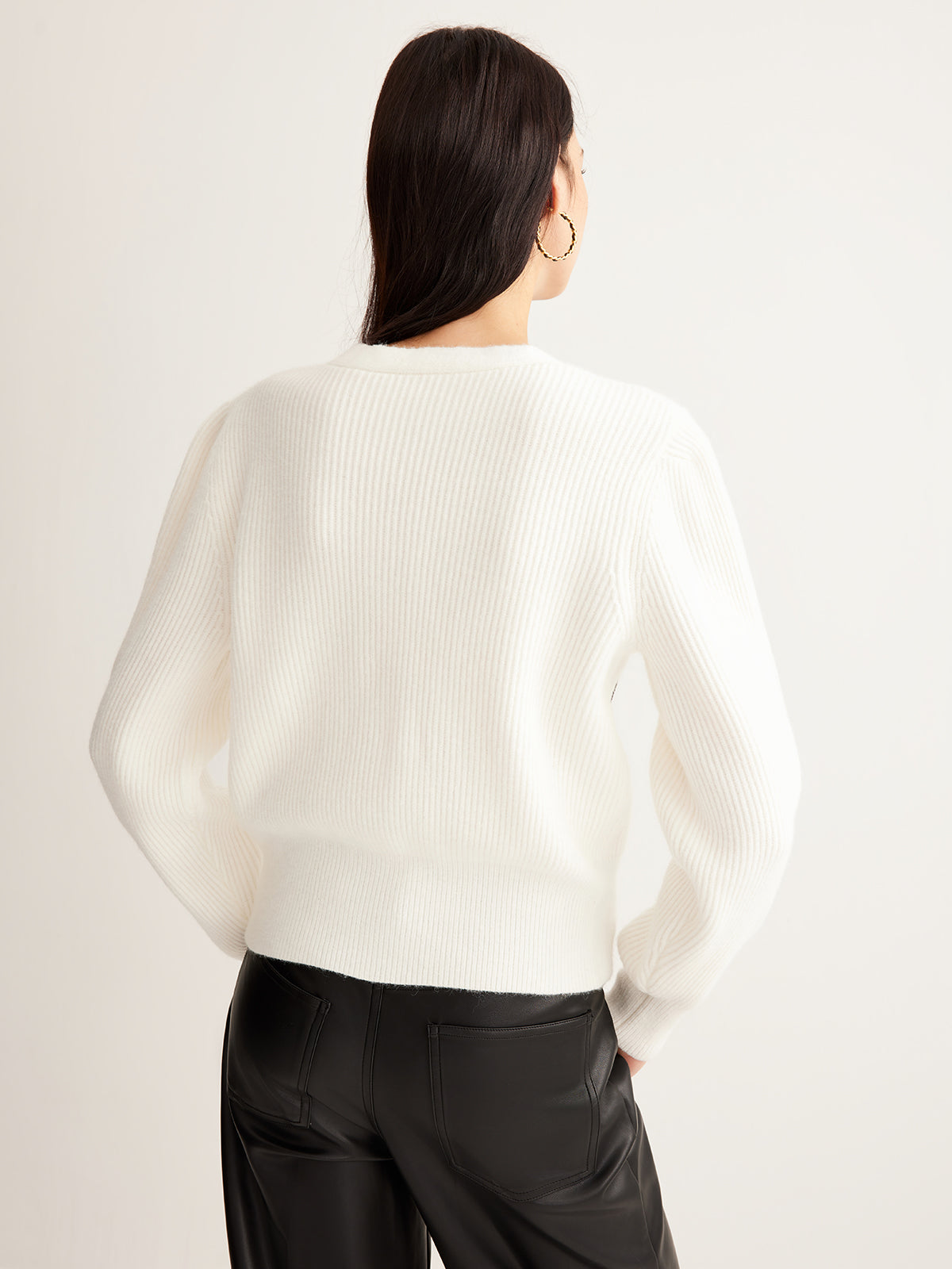 Nakışlı-Fiyonklu Düğmeli Kısa Hırka