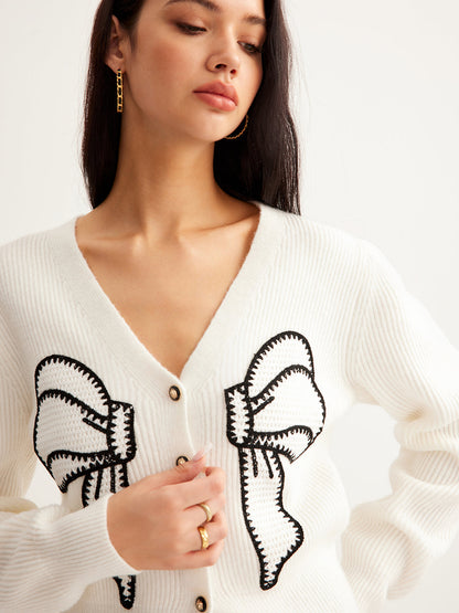 Nakışlı-Fiyonklu Düğmeli Kısa Hırka