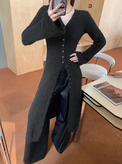 V Yakalı, Göğüsleri Açık Kazak Elbise