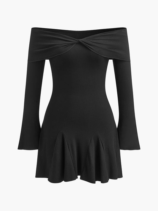 Omuzları Açık Uçuşan Örgü Elbise