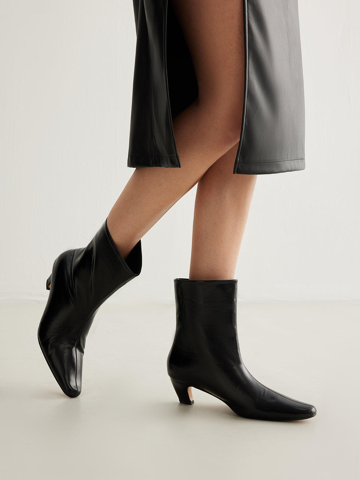 Kare Burunlu Yavru Kedi Botları