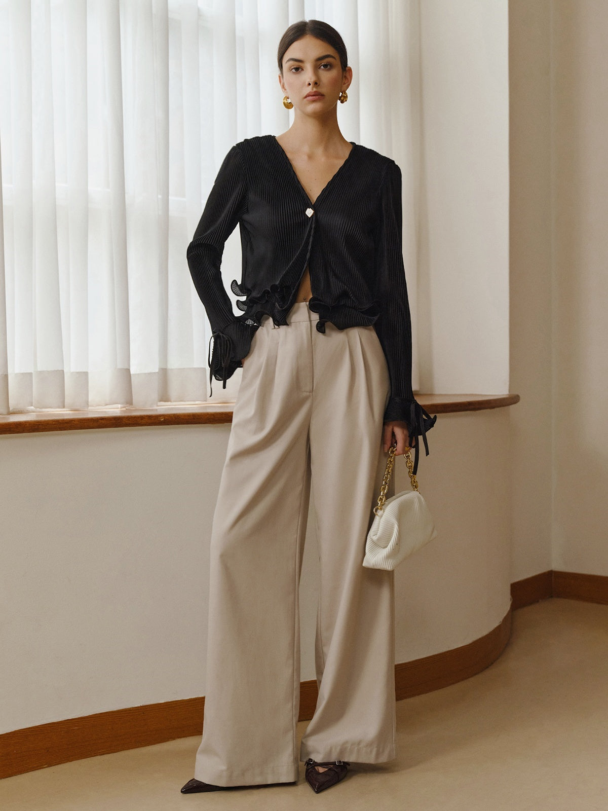 Volanlı Düğmeli Plisse Bluz