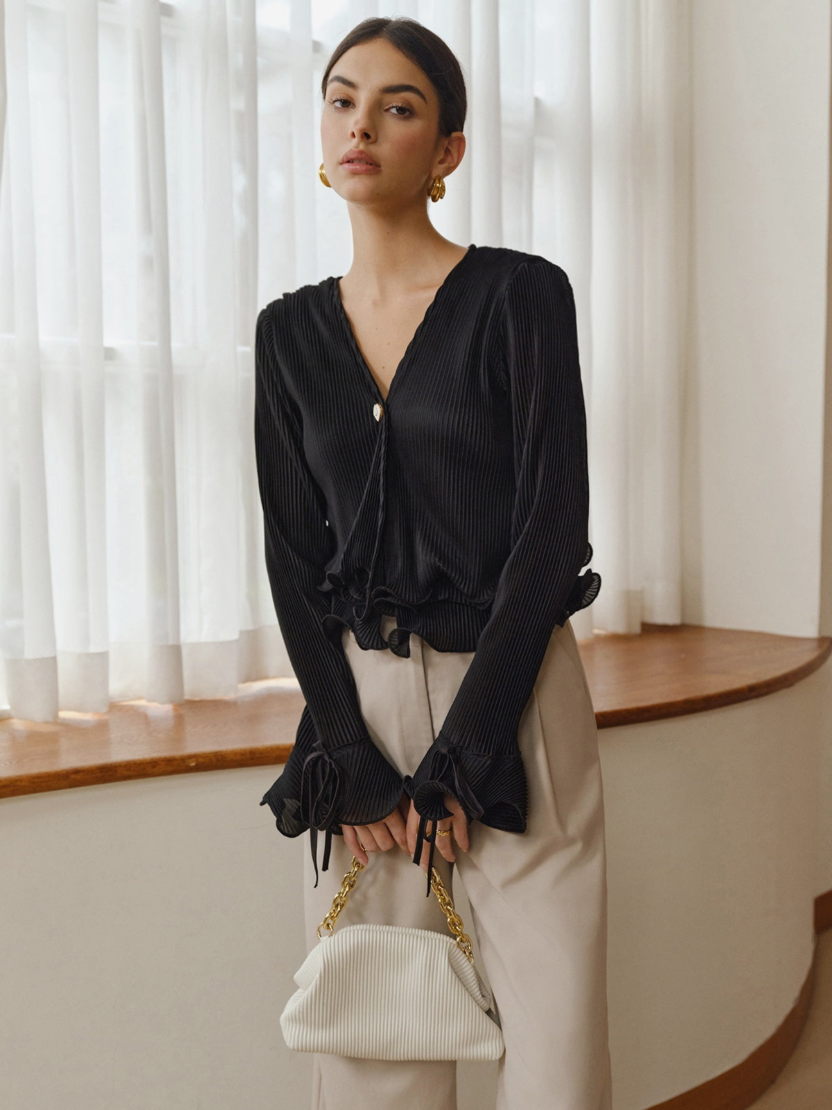 Volanlı Düğmeli Plisse Bluz