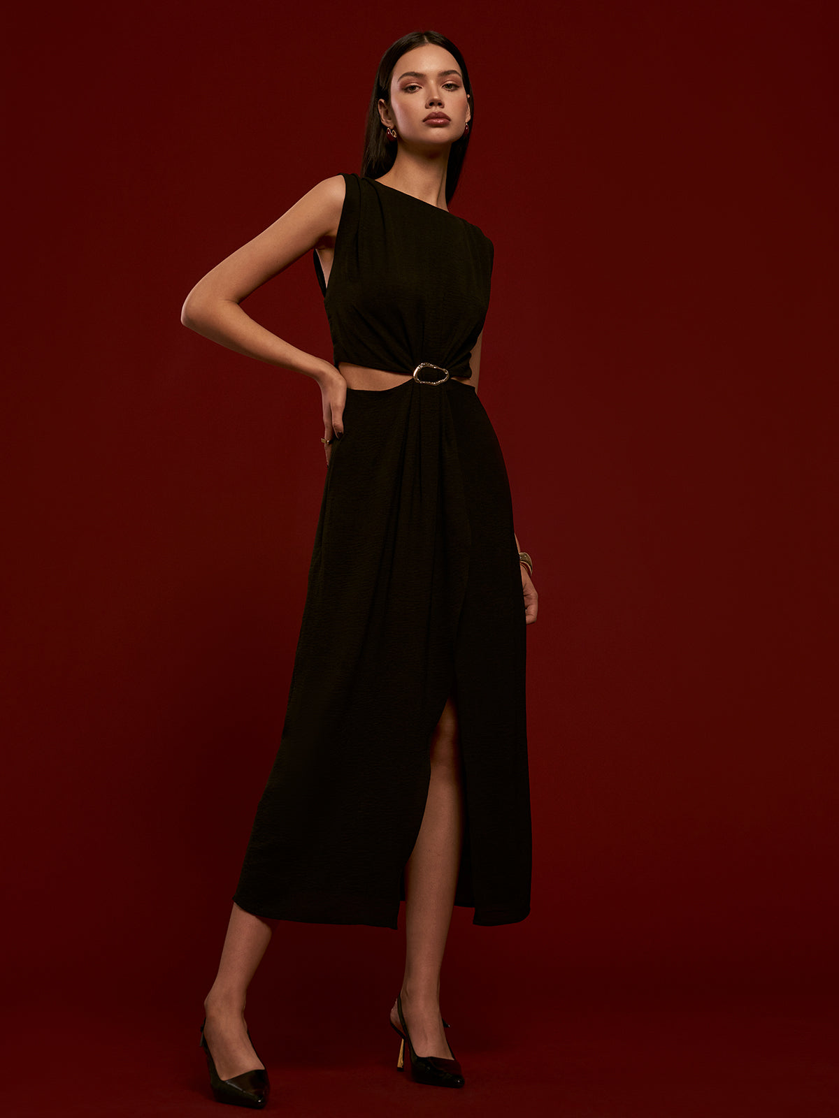 Metal Halka Kesimli Pileli Elbise