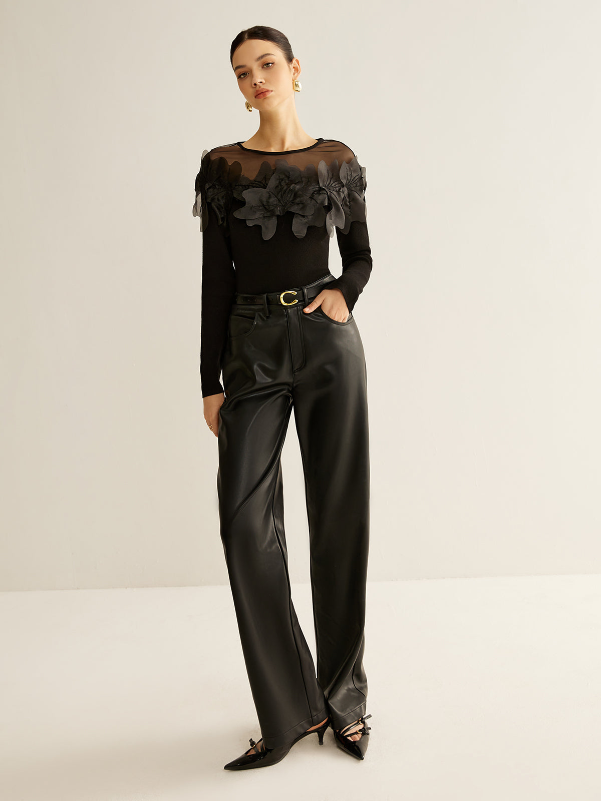 Yarı Şeffaf Çiçek Desenli İnce Bluz