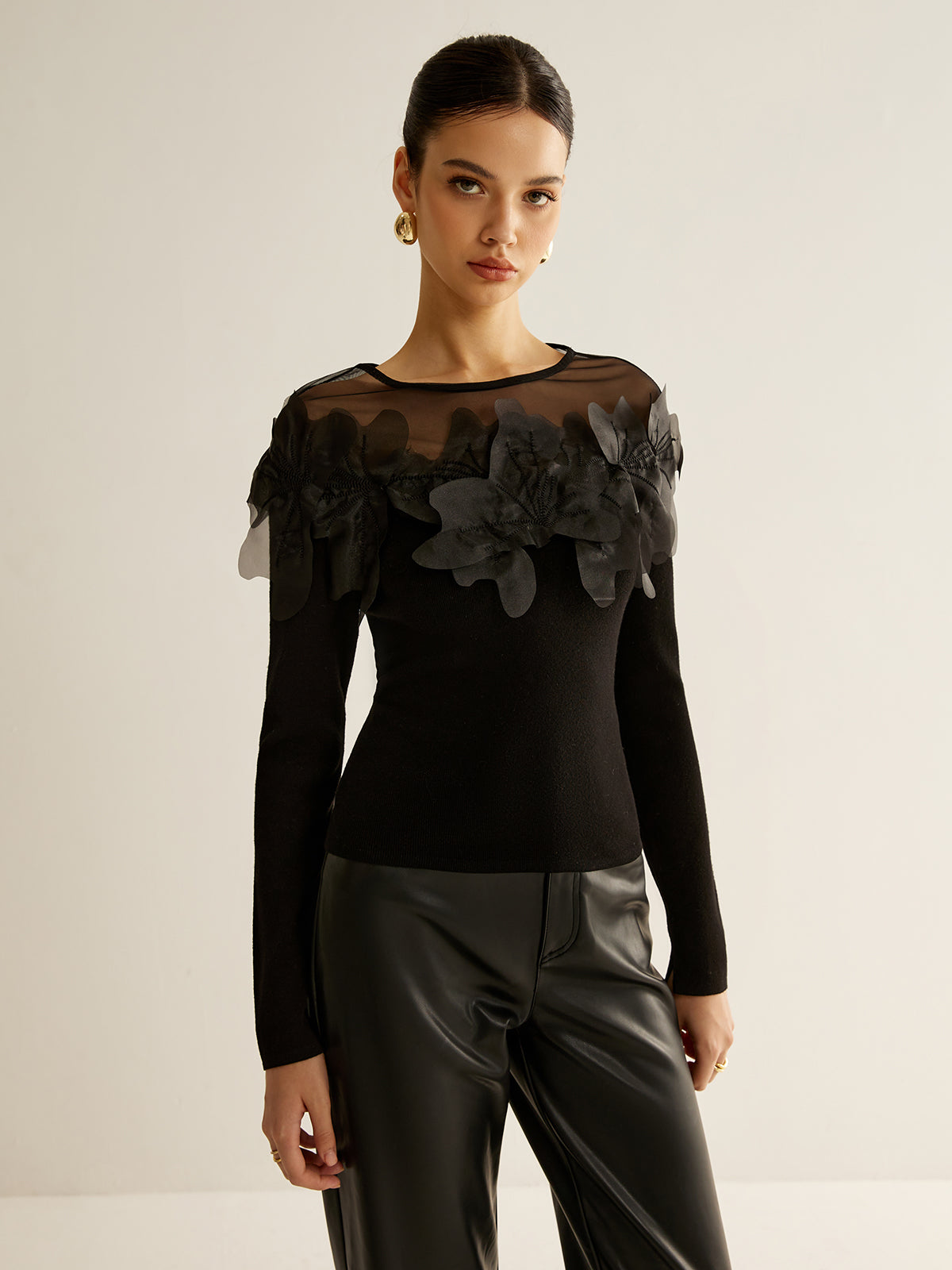 Yarı Şeffaf Çiçek Desenli İnce Bluz