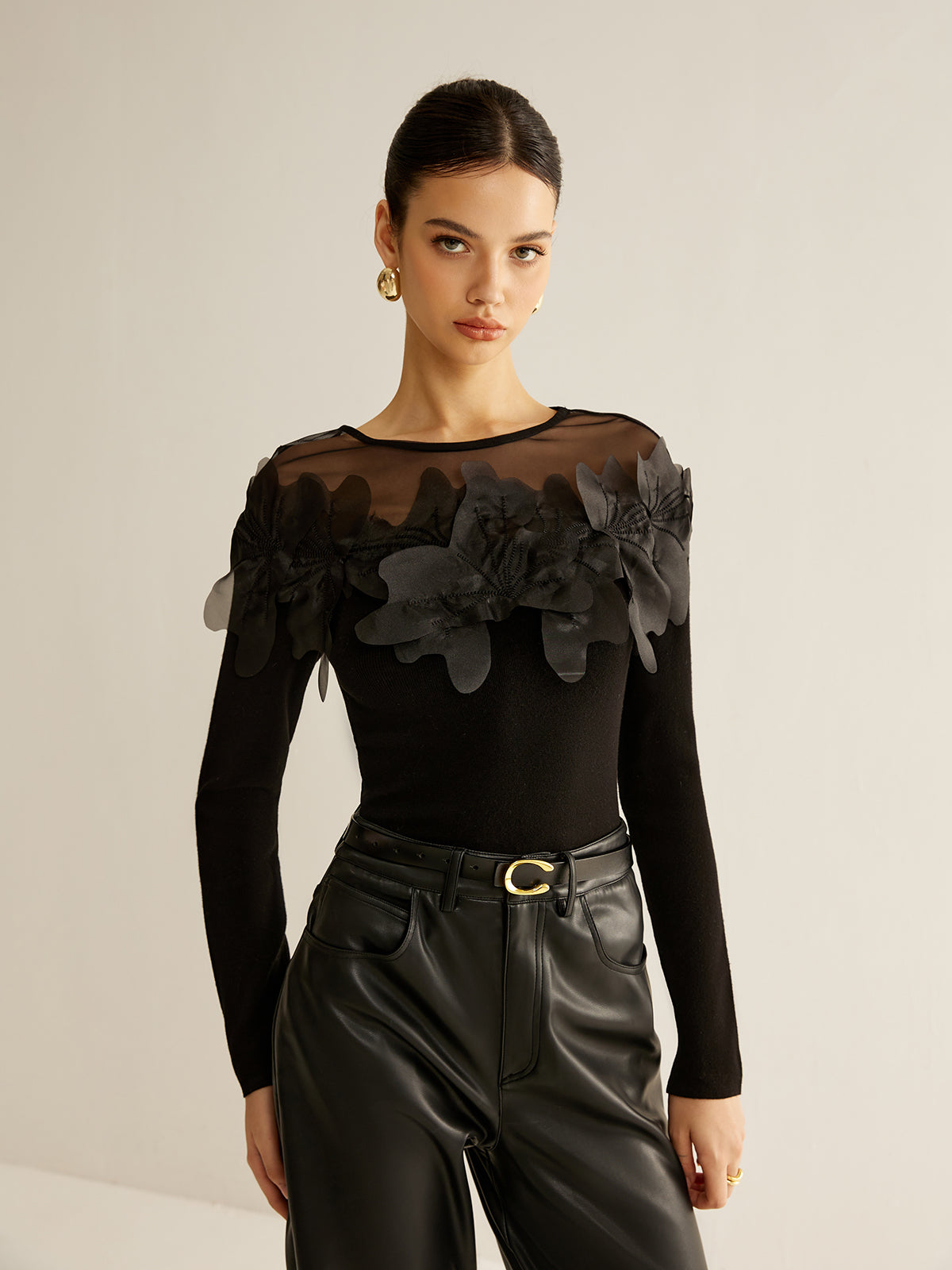 Yarı Şeffaf Çiçek Desenli İnce Bluz