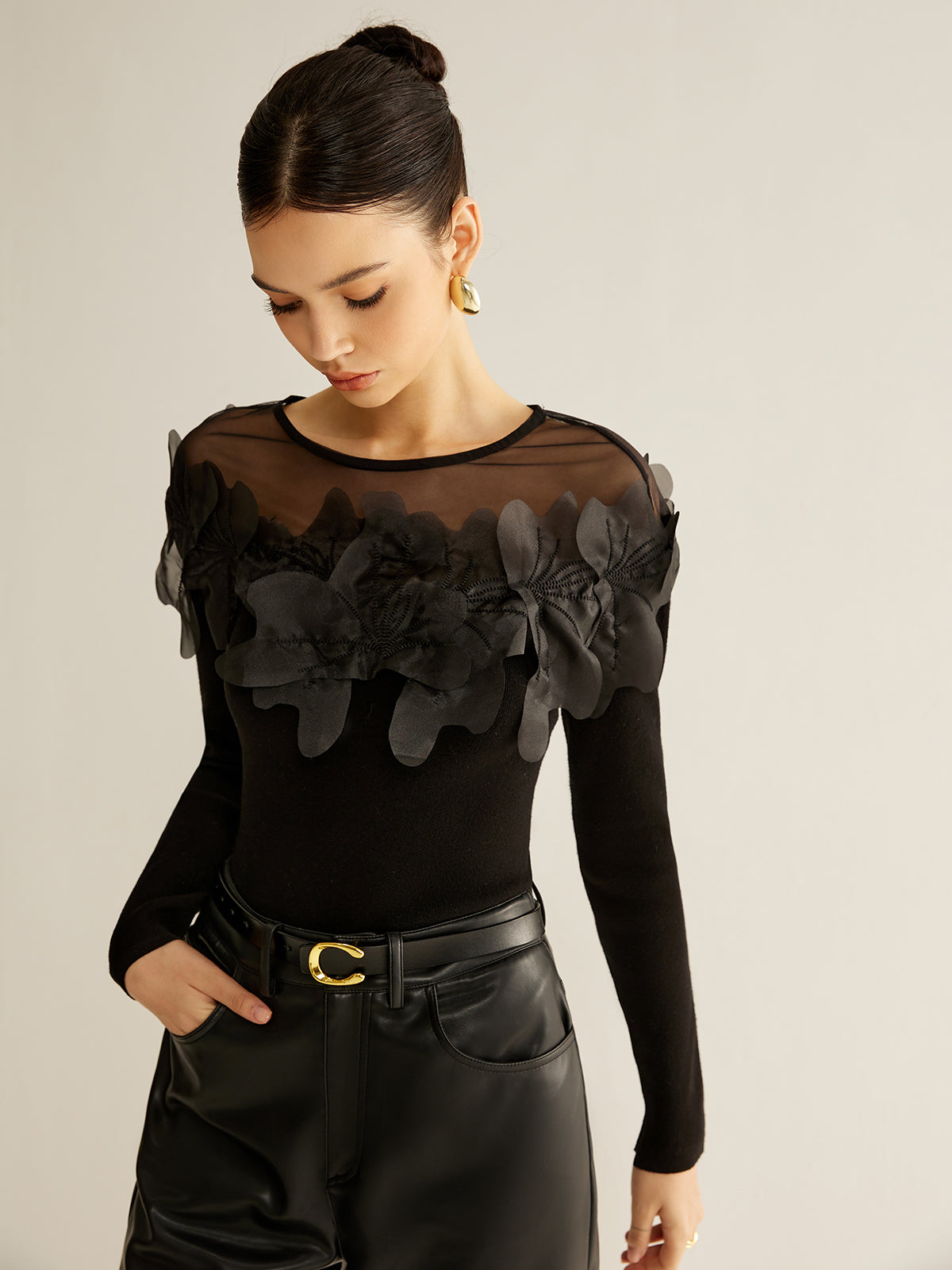 Yarı Şeffaf Çiçek Desenli İnce Bluz