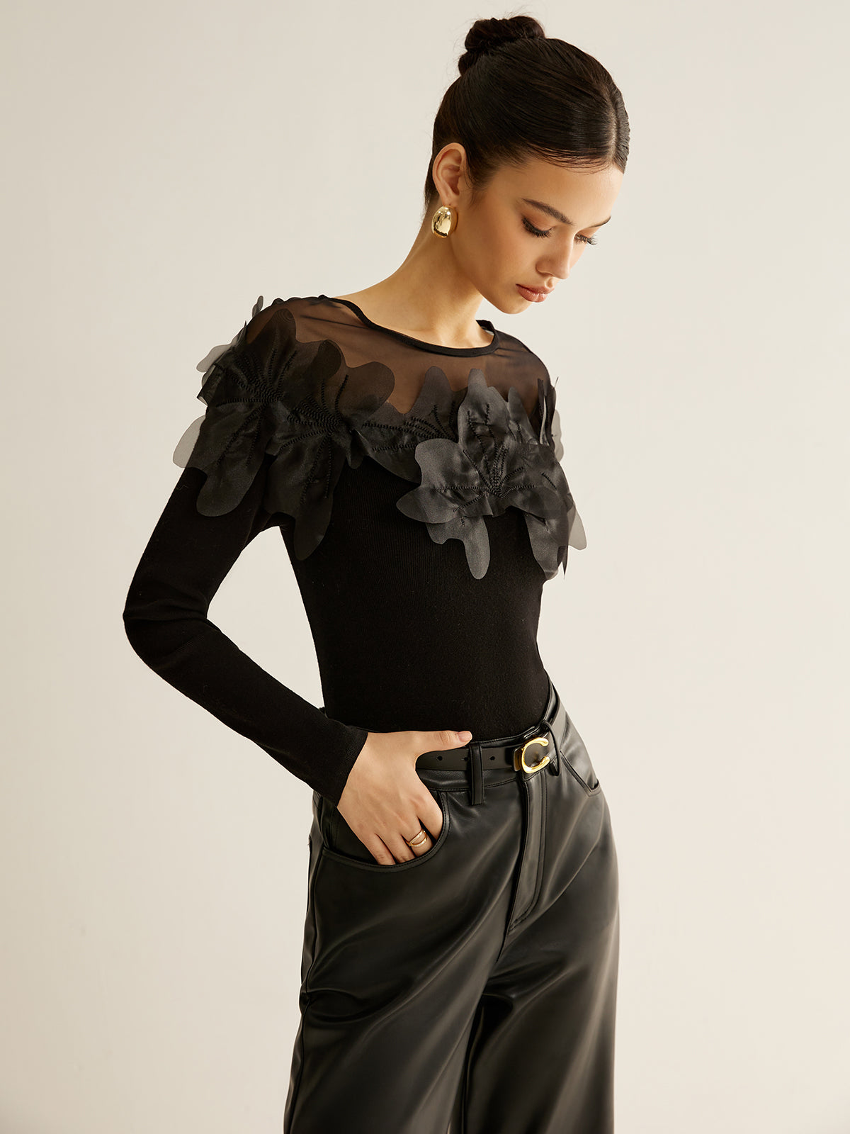 Yarı Şeffaf Çiçek Desenli İnce Bluz