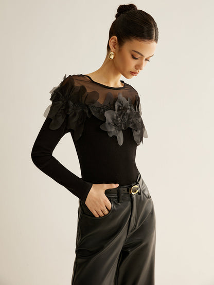 Yarı Şeffaf Çiçek Desenli İnce Bluz