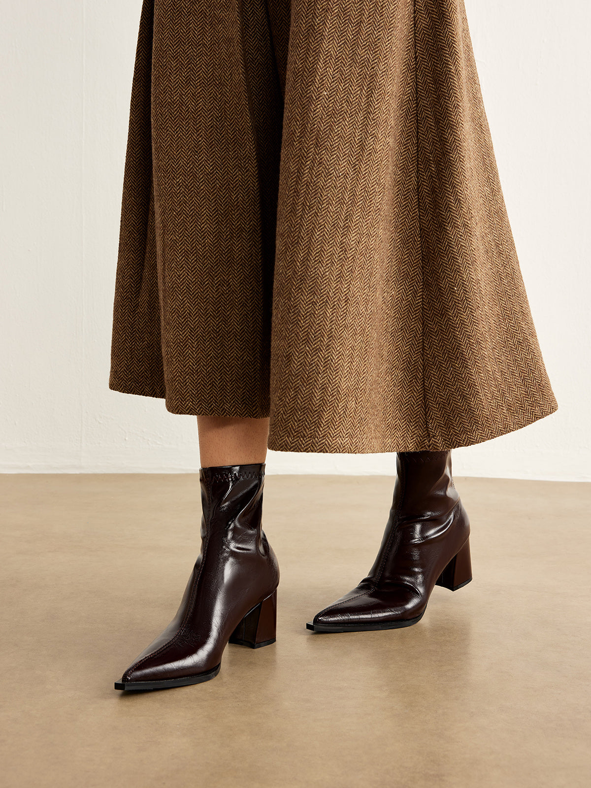 Kalın Topuklu Fermuarlı Çizmeler