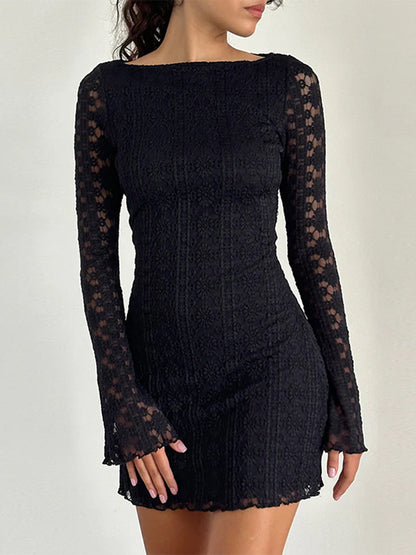 Yarı Şeffaf Dokulu Dantel Kısa Elbise