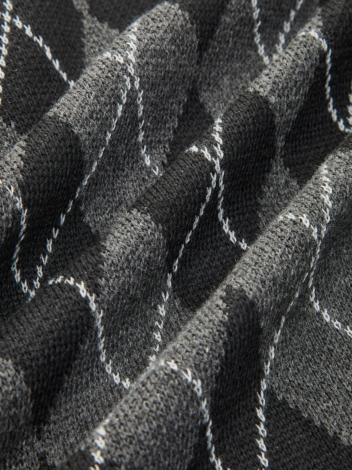 Eşkenar Dörtgen Desenli Kemerli Düğmeli Hırka