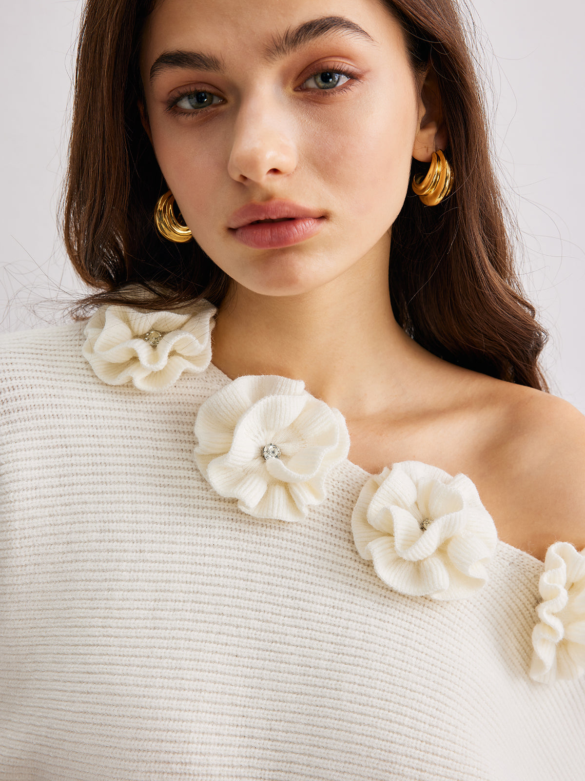 3D Çiçekli Omuz Açık Kazak