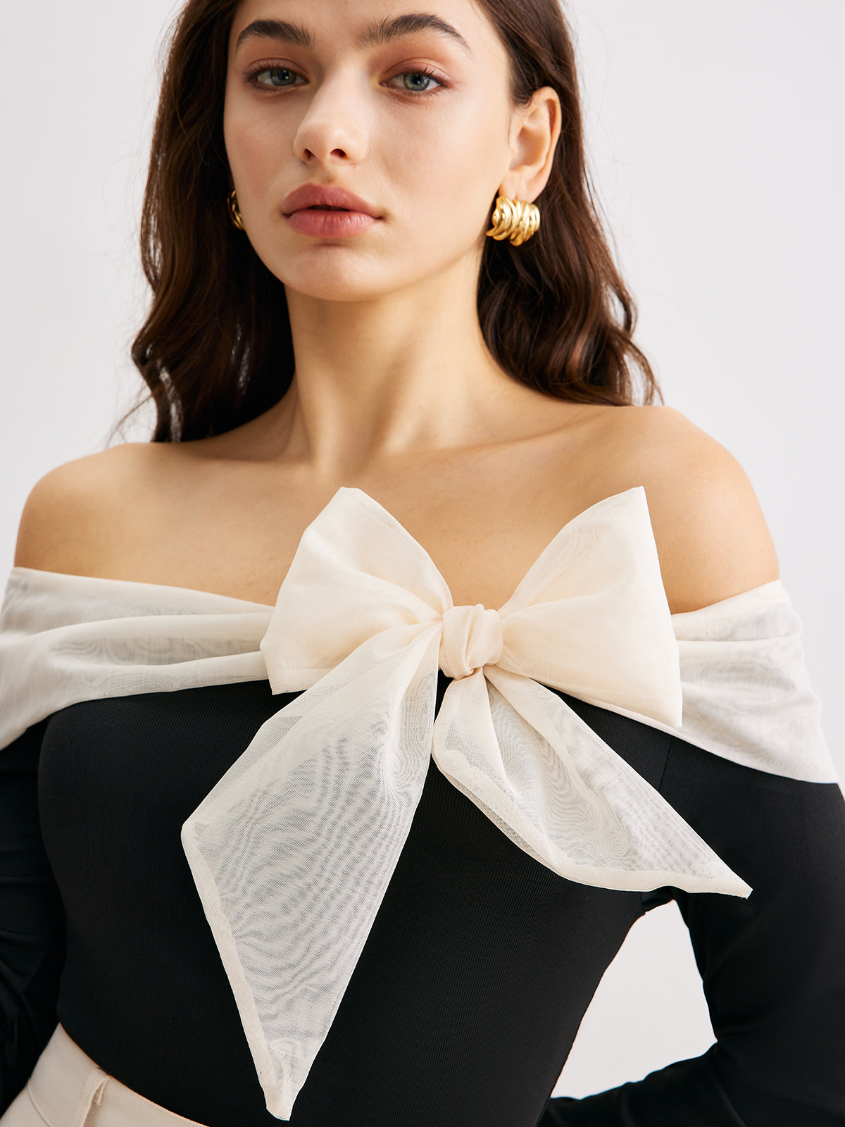 Şifon-Fiyonklu Omuz Açık İnce Bluz