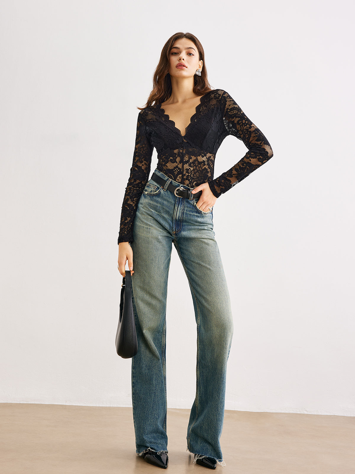 Dalgalı Kesim Şeffaf Dantel Panelli Bodysuit