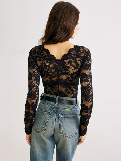 Dalgalı Kesim Şeffaf Dantel Panelli Bodysuit