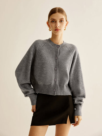 Yuvarlak Yakalı Göğüslü Hırka