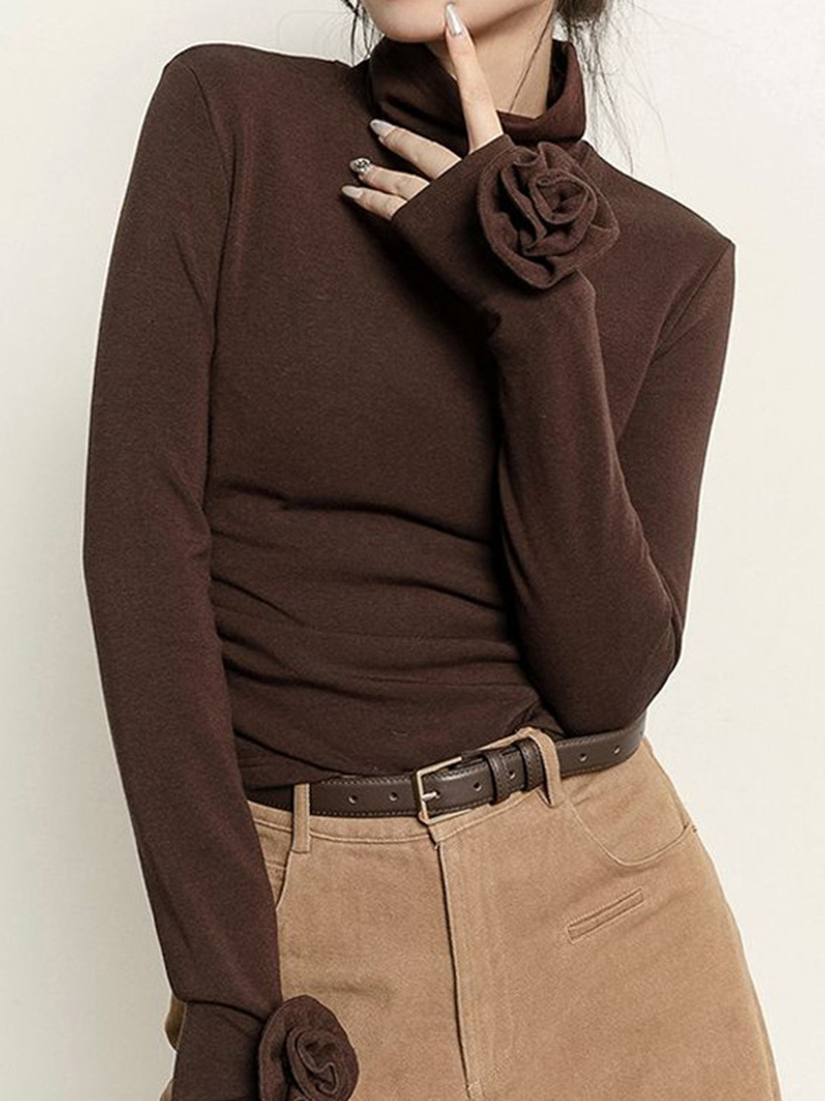 Pileli Balıkçı Yaka 3D Çiçekli Slim Tişört