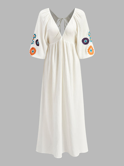 Yarı Şeffaf Nakışlı V Yakalı Çiçekli Elbise