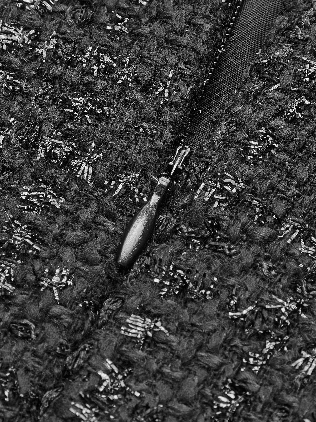 Kare Yaka Boncuklu Kısa Elbise