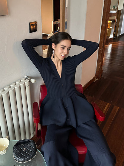 V Yakalı Volanlı Düğmeli Hırka