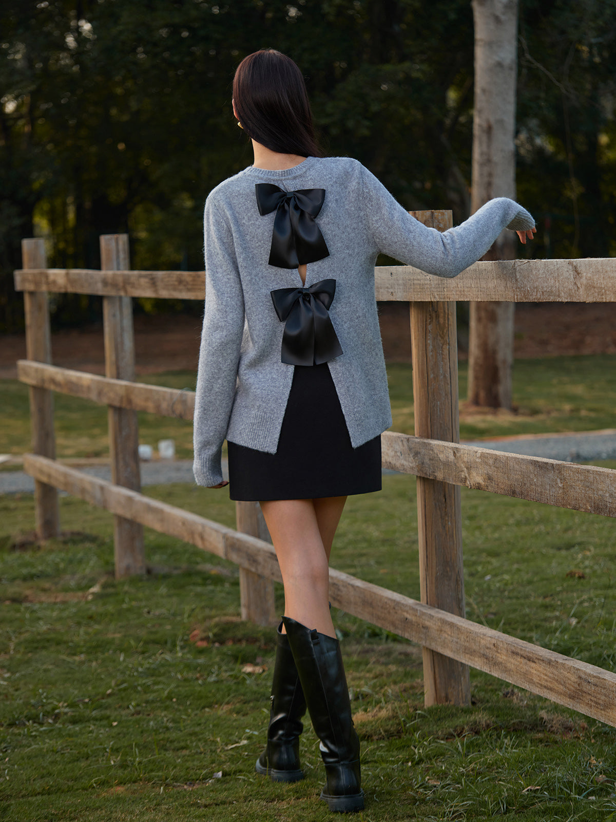 Yuvarlak Yaka Fiyonklu Kazak