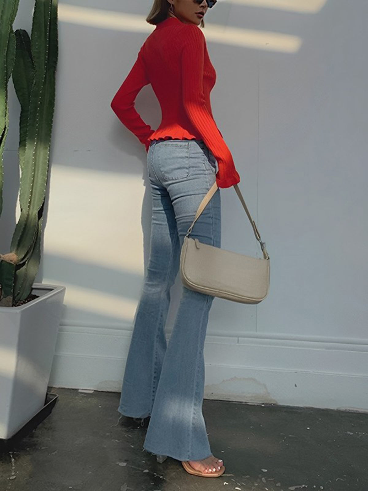 Fırfırlı İnci Düğmeli Uzun Kollu Hırka