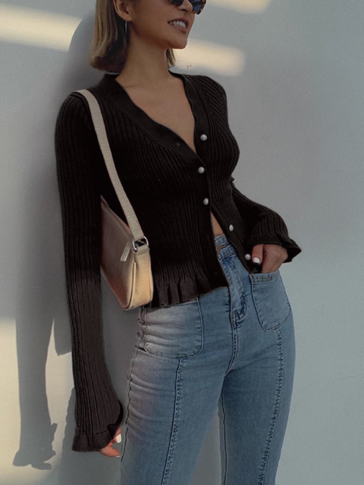 Fırfırlı İnci Düğmeli Uzun Kollu Hırka