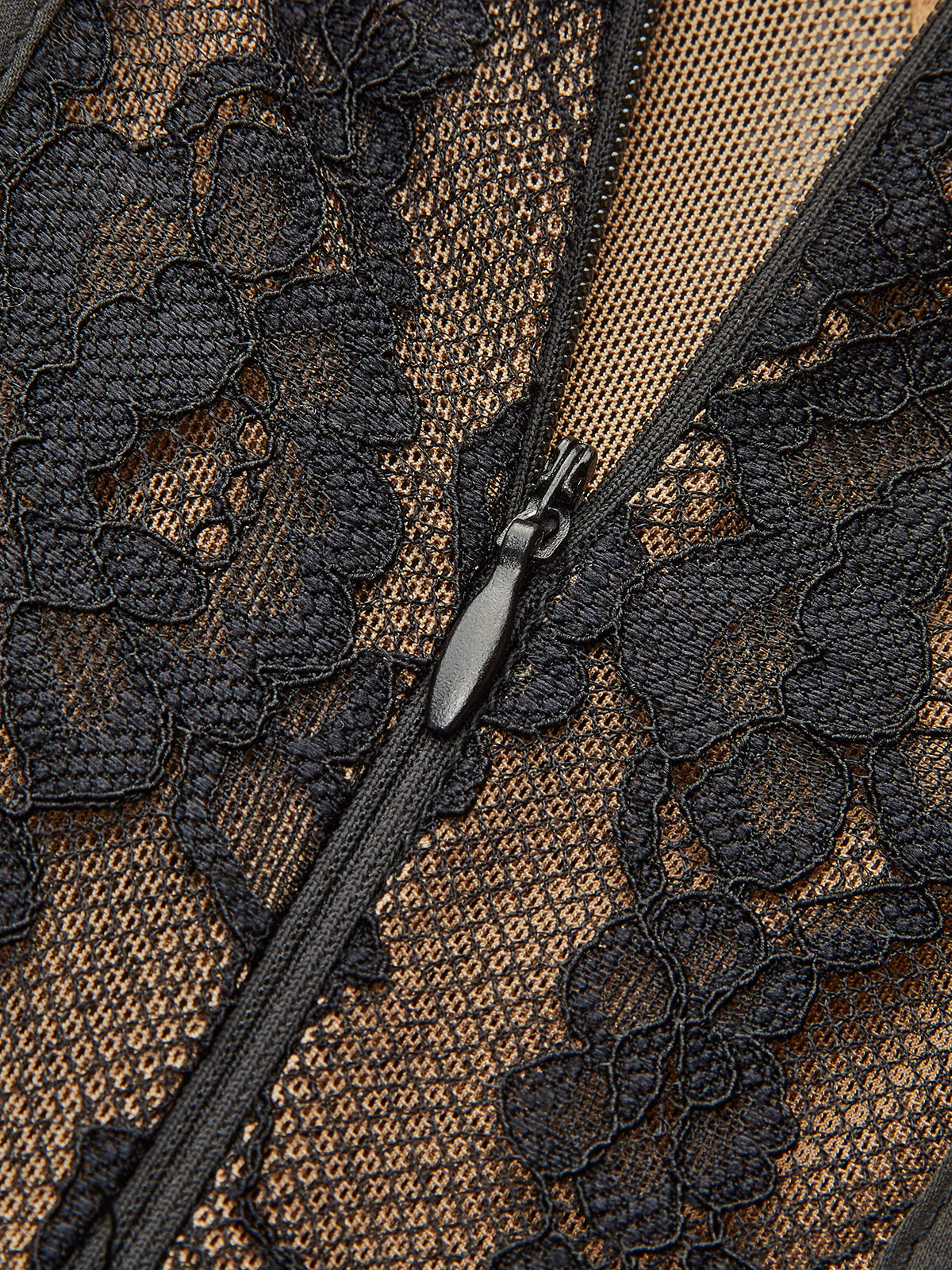 Pileli Saten Etek Ucu Dantel Askılı Elbise