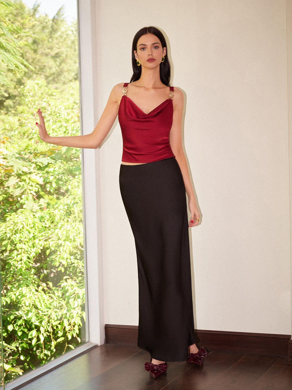 Kapüşonlu Yaka Metal Detaylı Saten Atlet