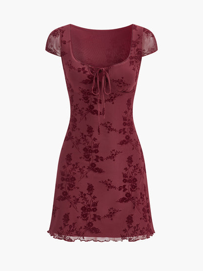 Çiçekli Volanlı Etek Ucu Bağlamalı Elbise