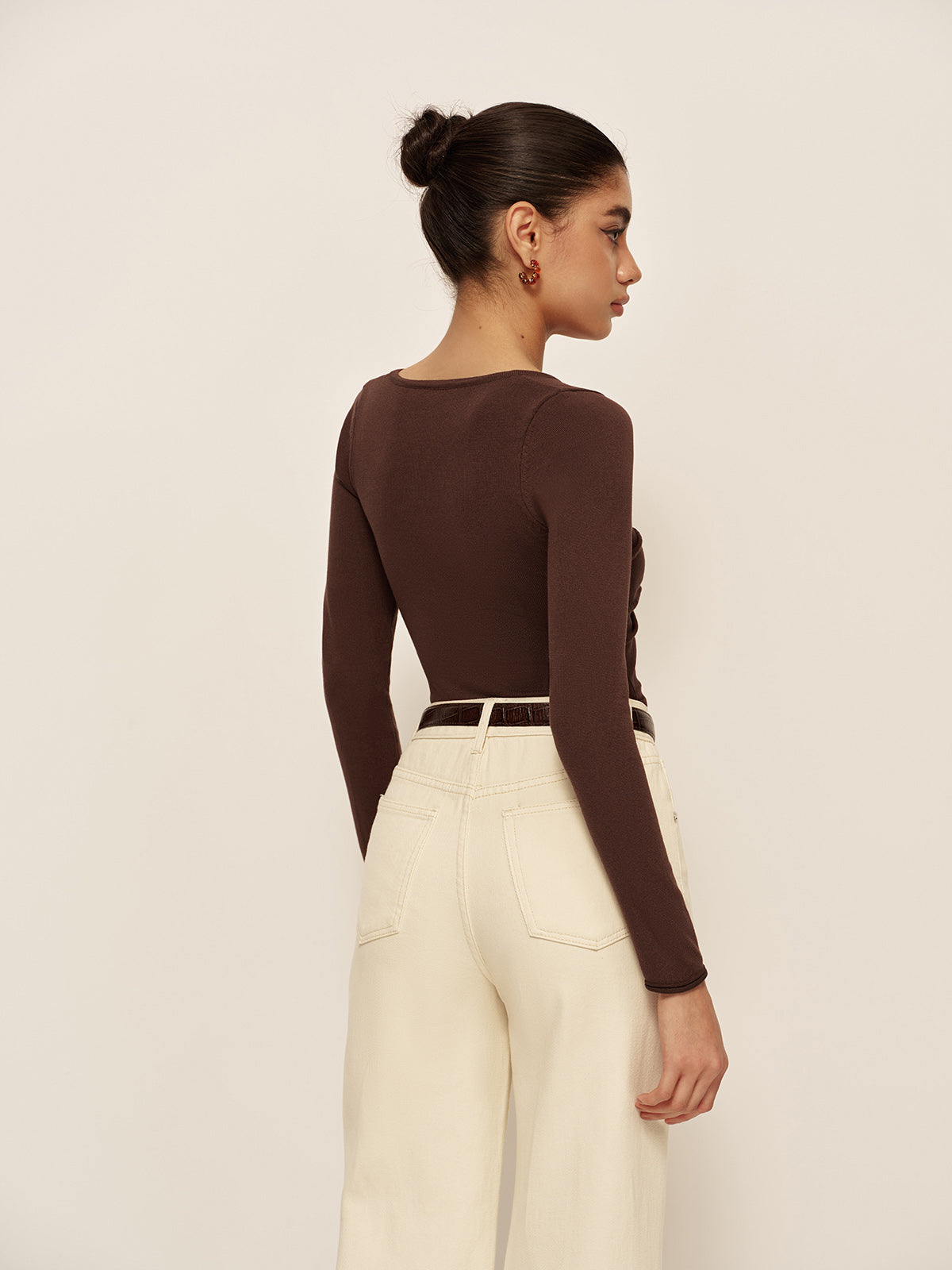 V Yaka Kesikli Pileli İnce Örgü Üst